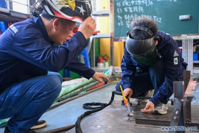 17年拿了5个宇宙总冠军 他们凭什么 青睐与坚捏建设后光