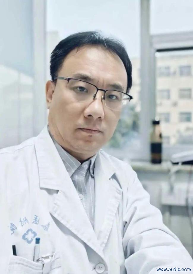 “几天前刚给我姆妈作念完手术”，医师李明霎时离世，年仅48岁