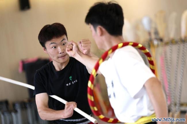 “主角”是怎样真金不怕火成的——“一场戏”的台前幕后