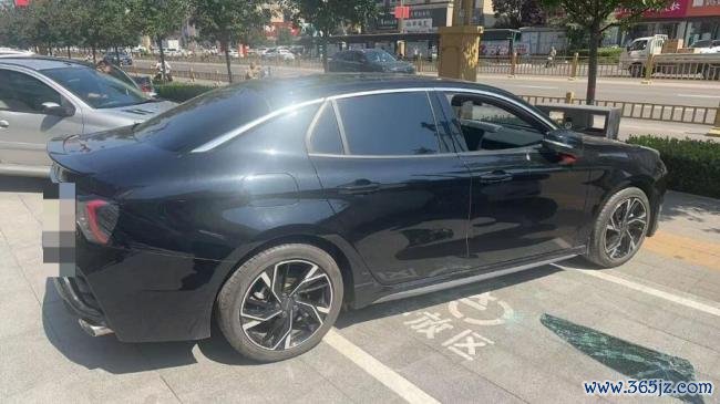 长治警方握获砸车盗窃嫌疑东说念主 12小时极速破案